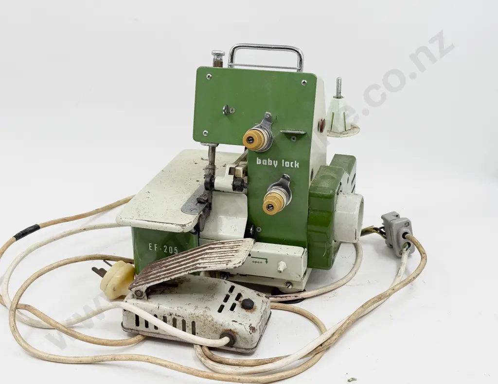 Vintage Babylock Overlocker Image 1++