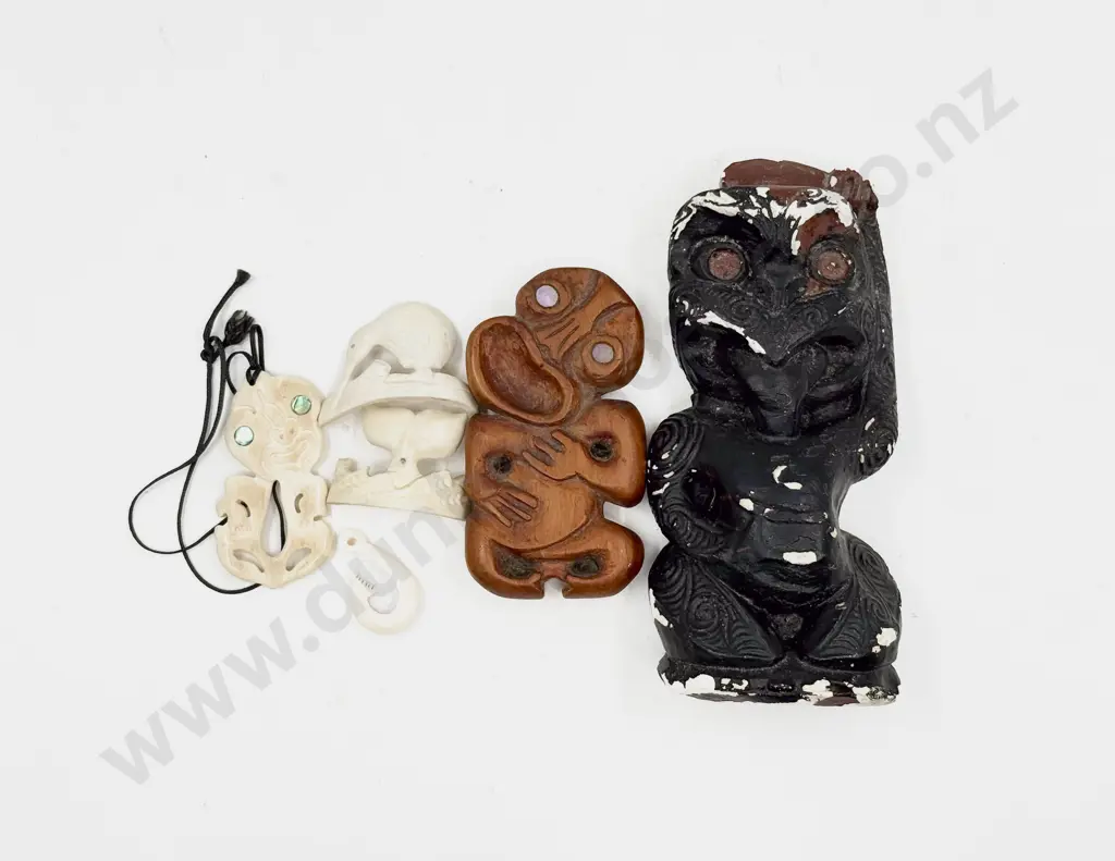 Small Quantity of Assorted Maori Tourist Ware incl Pendants & Plaster Ware Image 1++