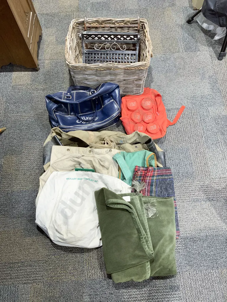 Quantity of Assorted incl Canvas Bags Image 1++
