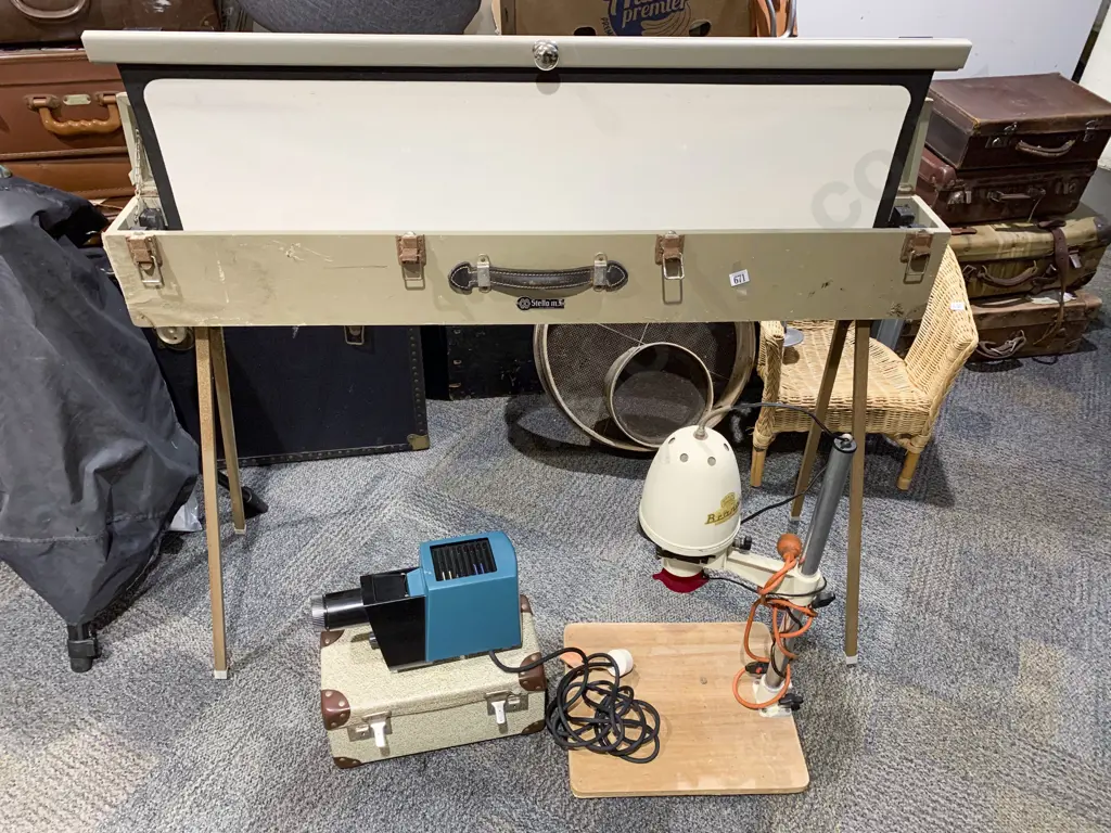Slide Projector in Case together with Projector Screen & Photographic Enlarger Image 1++