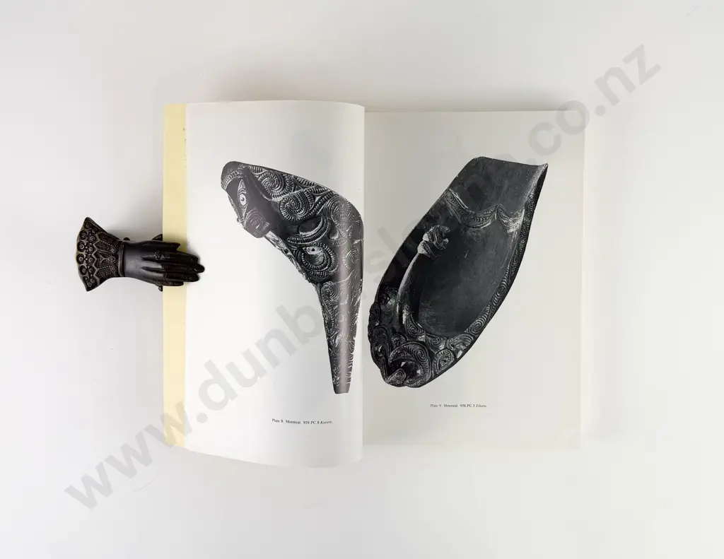 Simmons D R - Catalogue Of Maori Artefacts In The Museum Of Canada And The United States Of America Image 1++