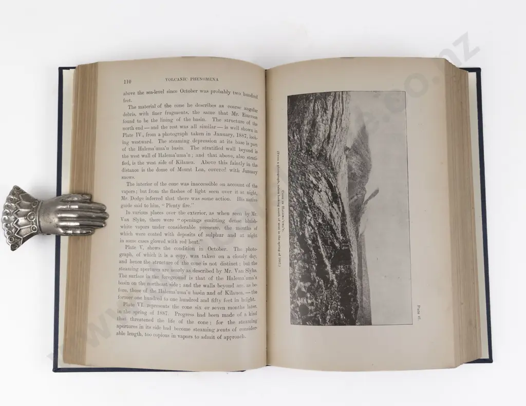 Dana James D - Characteristics of Volcanoes with Contribution Of Facts And Principles from The Hawaiian Islands Image 1++