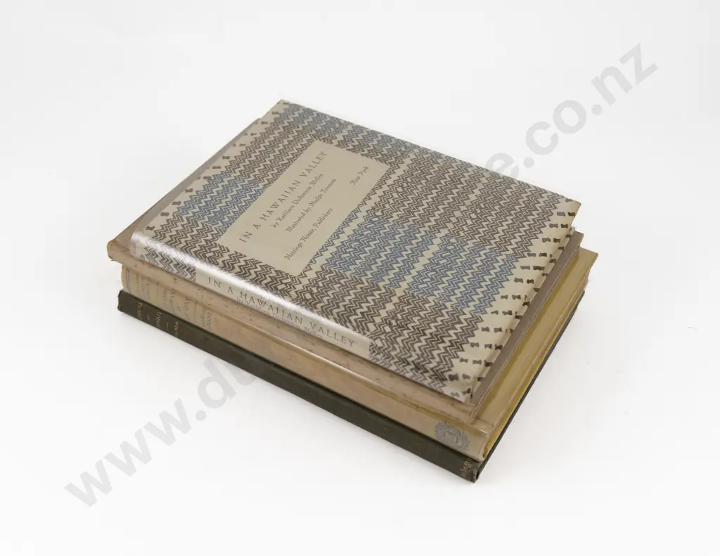 4 Volumes Relating To Hawaii Image 1++