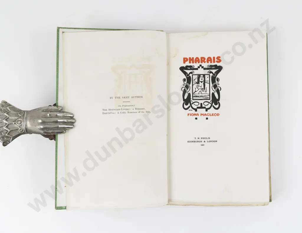 Macleod Fiona - Pharais Image 1++