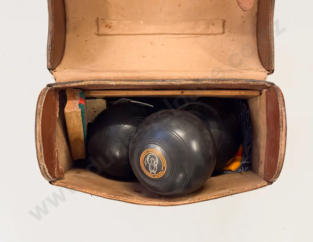 Lawn Bowls in Case Image 1++