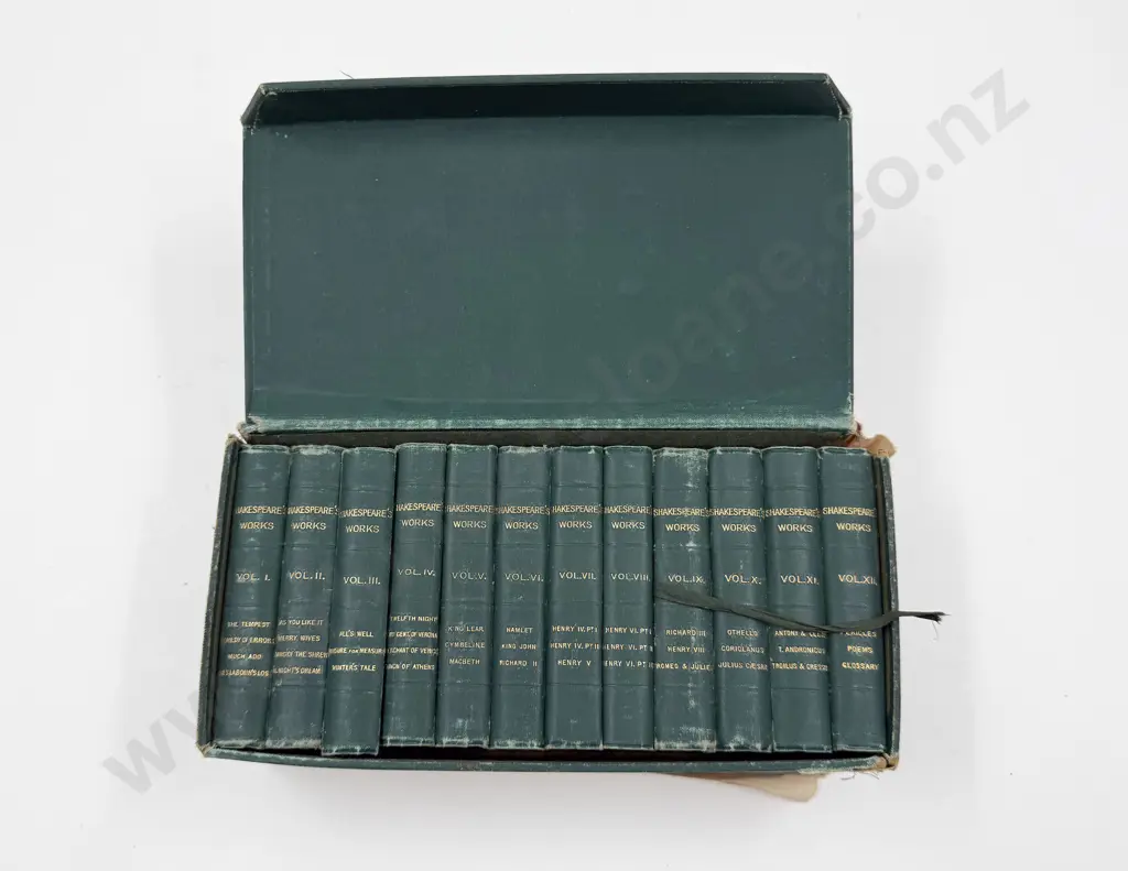 Vintage Boxed Set of Shakepeare's Works Image 1++