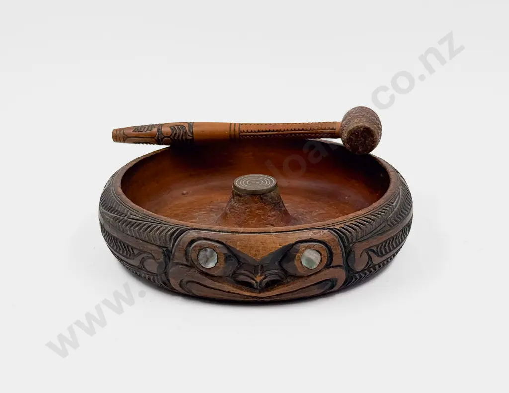 NZ Tourist Ware Nut Bowl & Hammer Image 1++