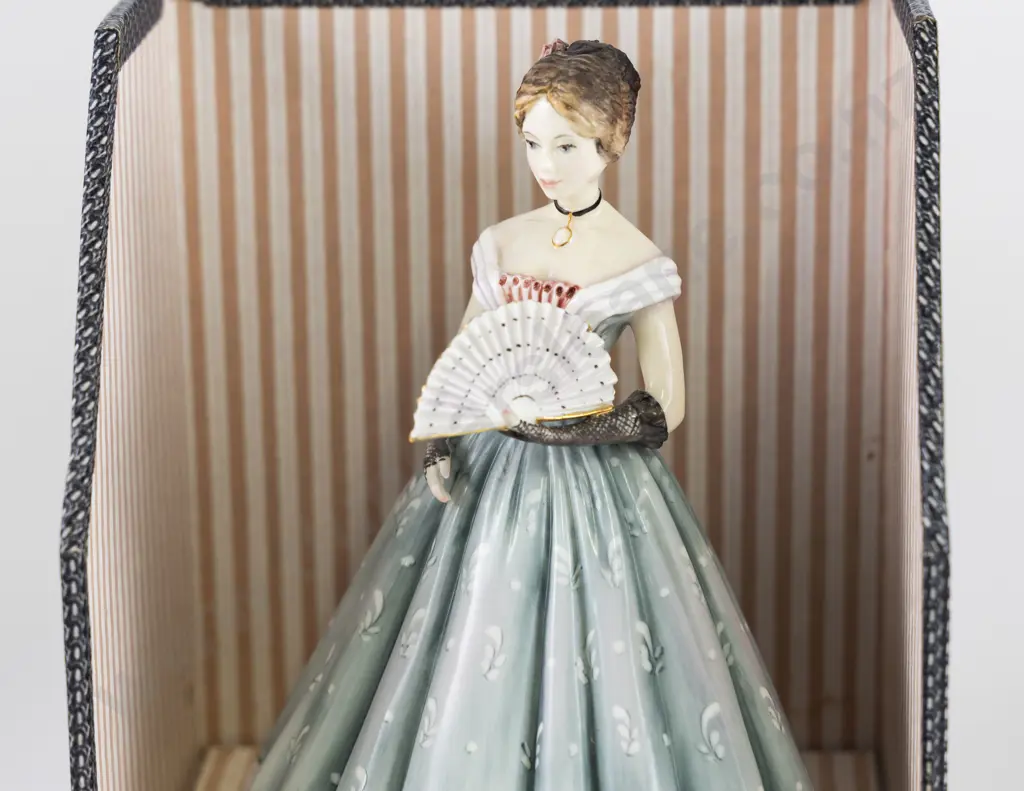 Original Boxed Royal Worcester Figure "Caroline" Image 1++