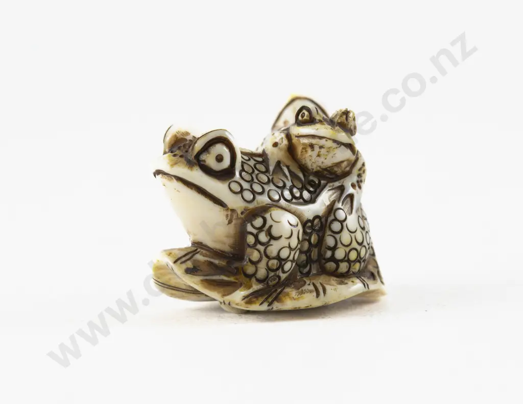 Signed Carved Ivory Netsuke of a Group of Toads Image 1++