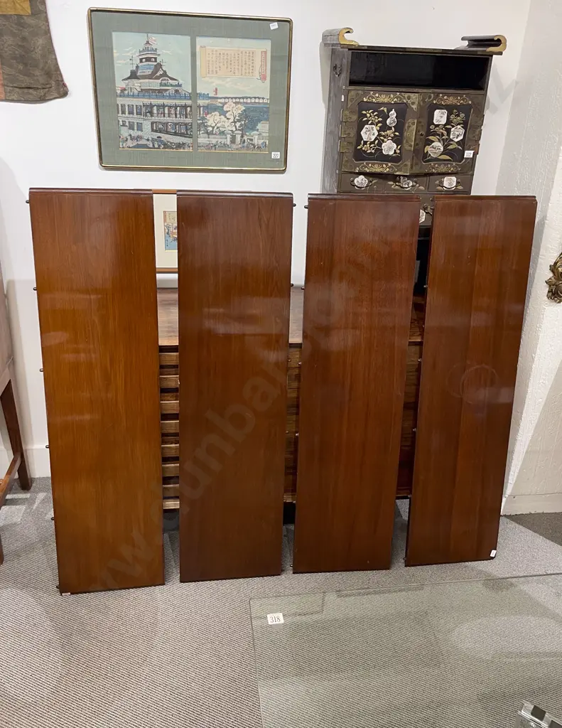 An Attractive Set of Six Geo III Mahogany Dining Chairs with Four Leaf Circular Extension Table Image 1++
