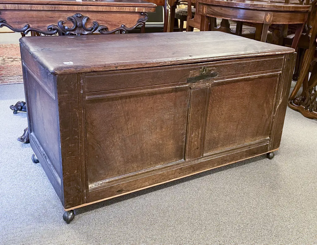 C17th Oak Coffer Image 1++