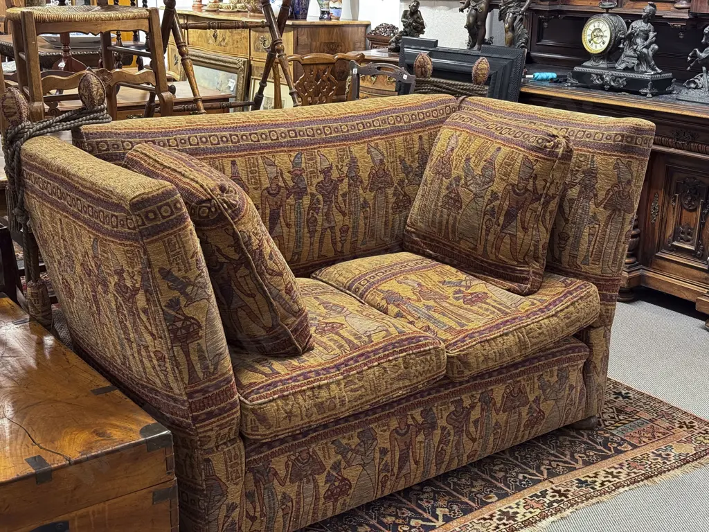 Elizabeth I Style Knole House Sofa Image 1++
