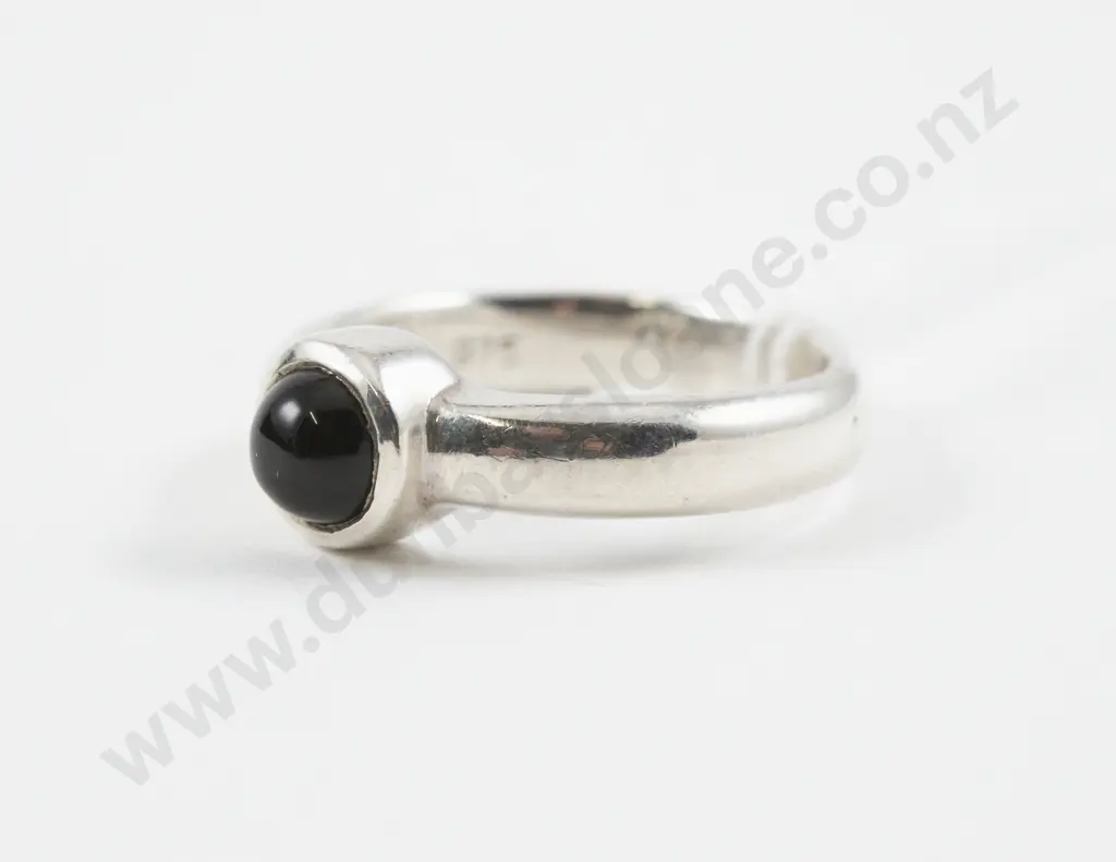 S/S Single Onyx Stone Band Ring Image 1++
