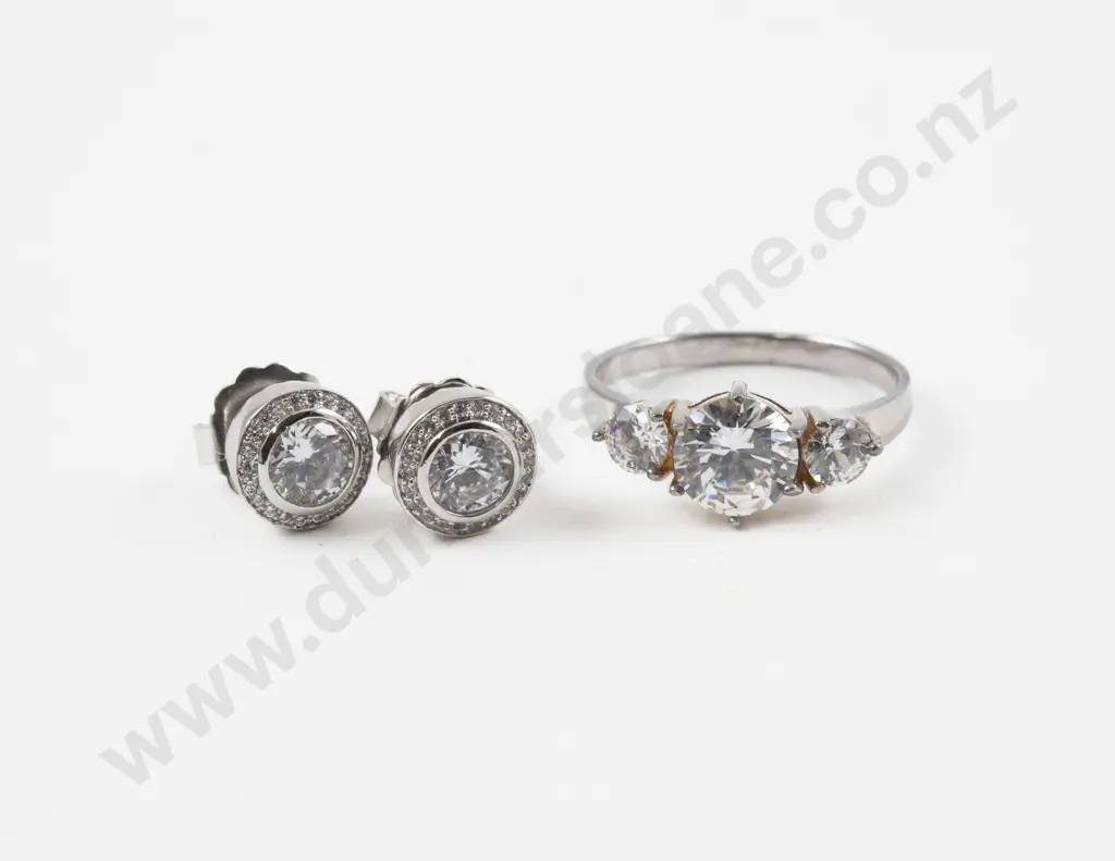 Pair Kagi S/S Crystal Stud Earrings Image 1++