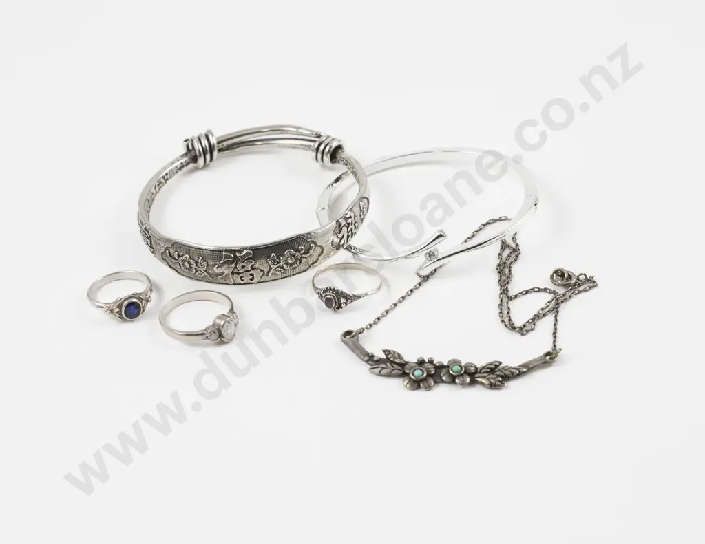 S/S Floral Pendant Necklace with Three S/S Rings and Assorted Jewellery Image 1++