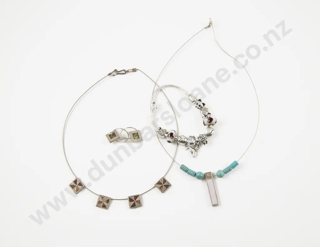 Possible NZ Jeweller Pair Pendant Drop Earrings Image 1++