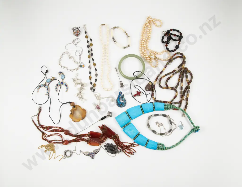 Collection of Assorted Costume Jewellery Image 1++