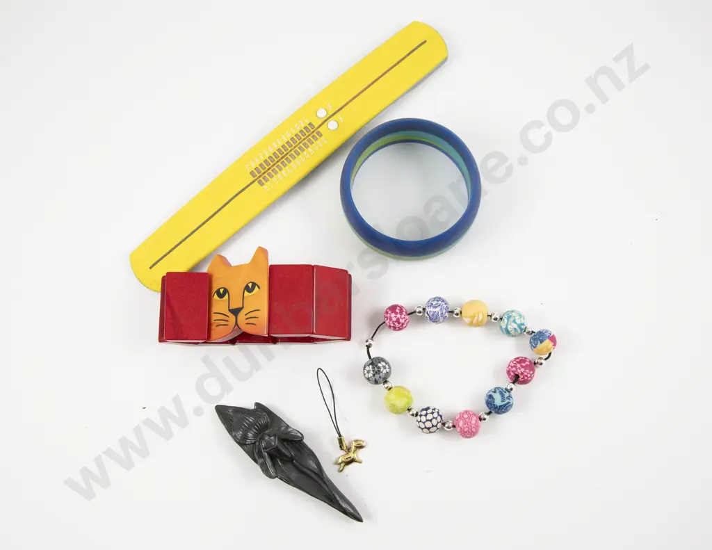 Collection of Assorted Costume Jewellery Image 1++