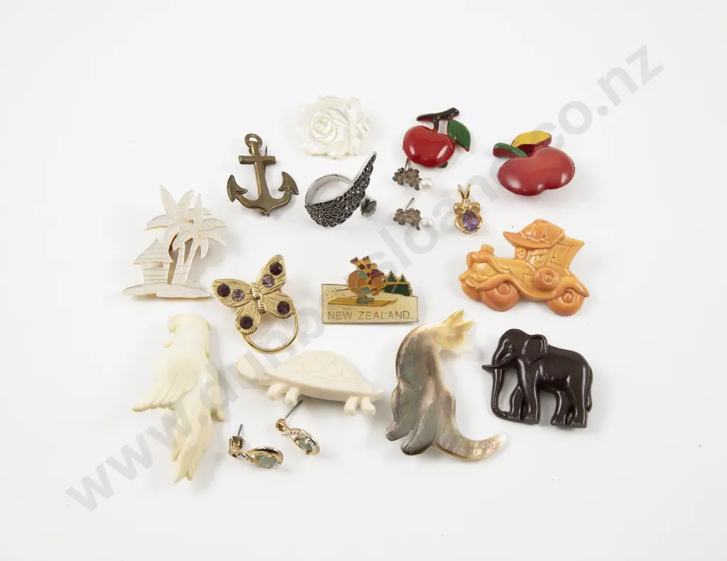 Collection of Assorted Vintage Jewellery Image 1++