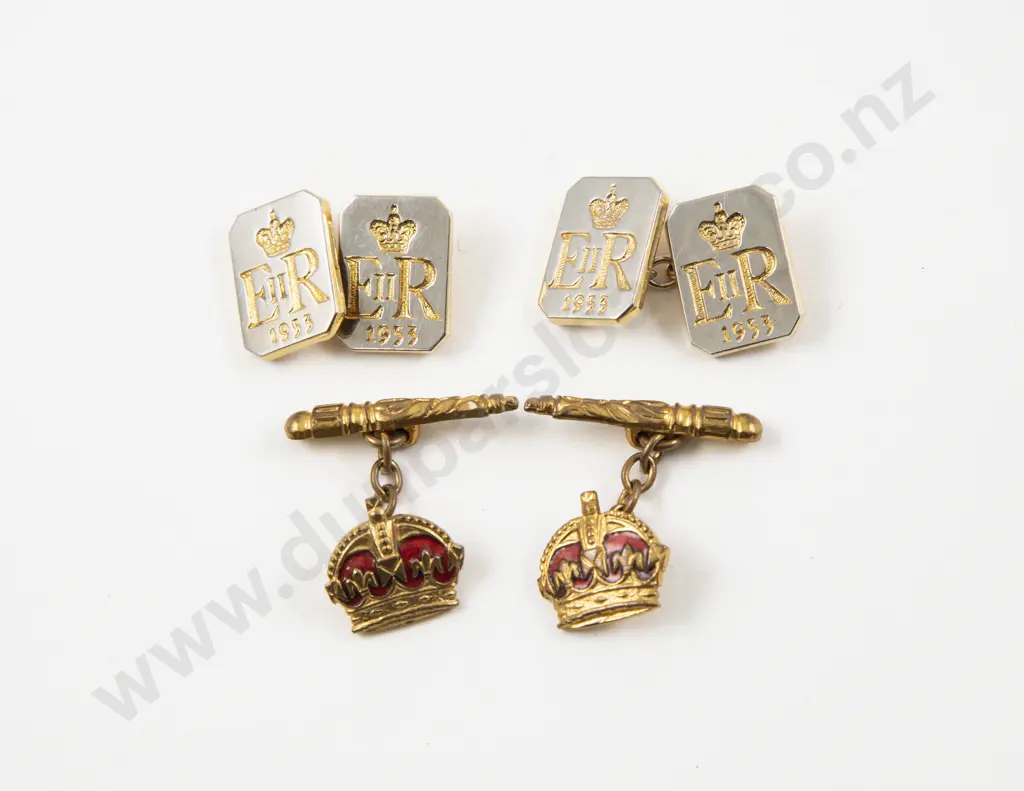 Two Pairs of Vintage Royal Style Cufflinks in Original Box Image 1++