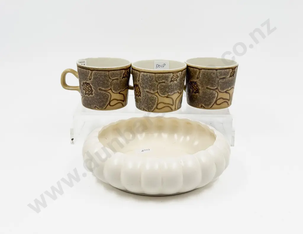 Crown Lynn Squat Vase and Three Crown Lynn Earthstone Mugs Image 1++