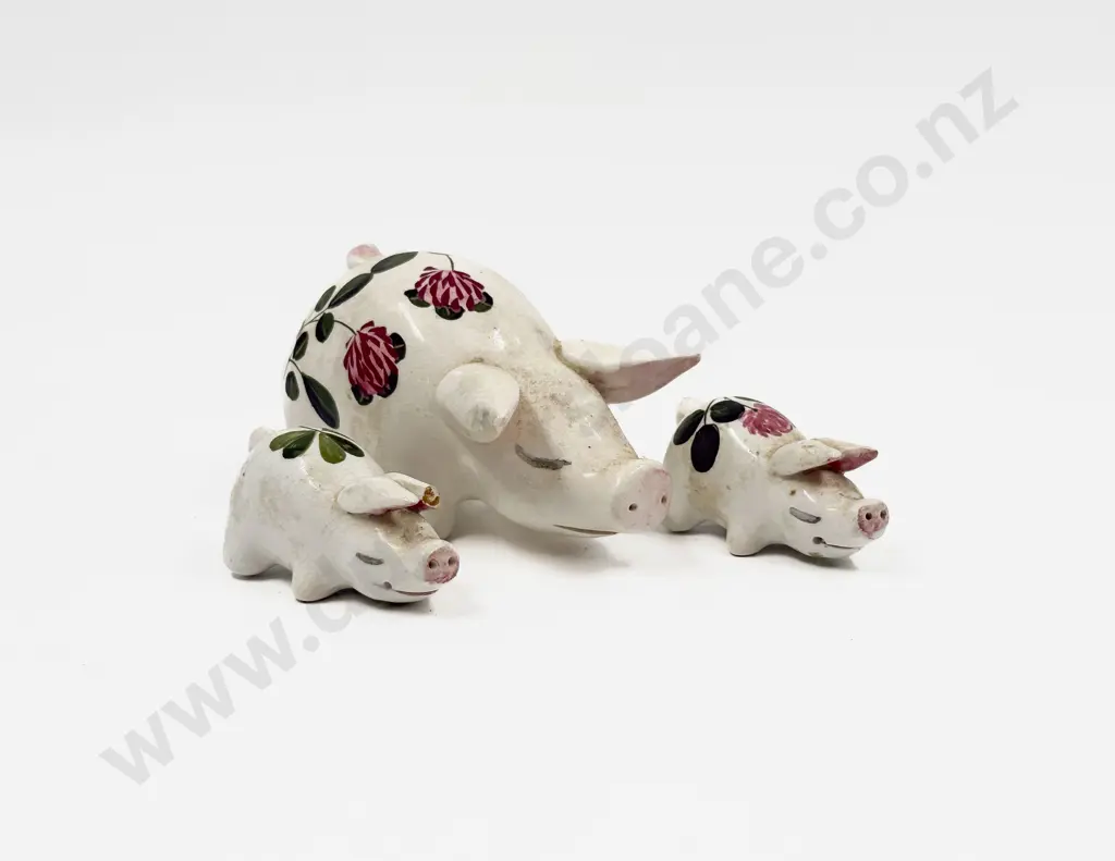 Plichta Pig with Two Smaller Image 1++