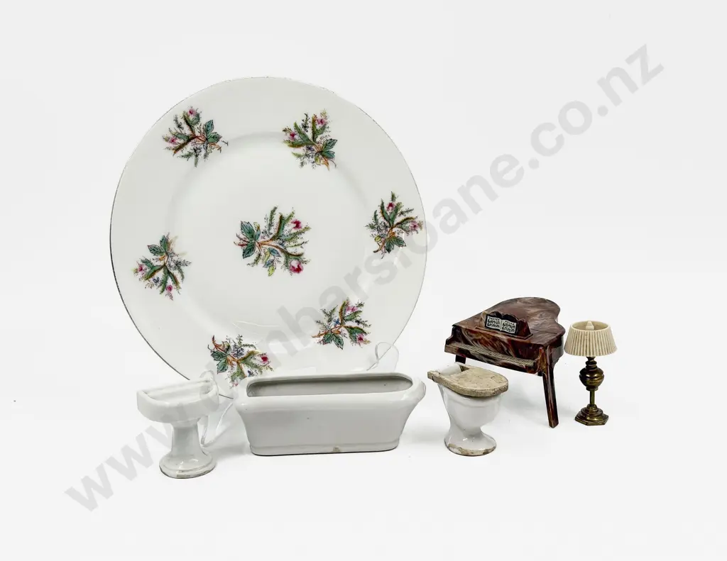 Small Qty of Victorian Doll's House Porcelain etc Image 1++