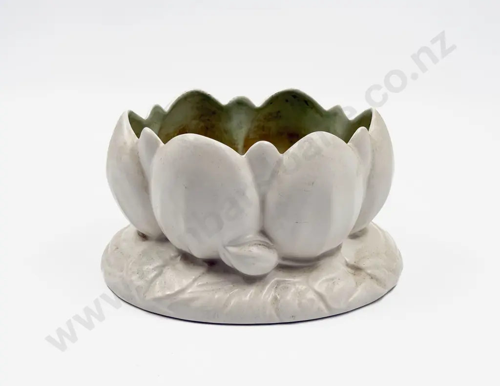 Clarice Cliff Lotus Bowl Image 1++