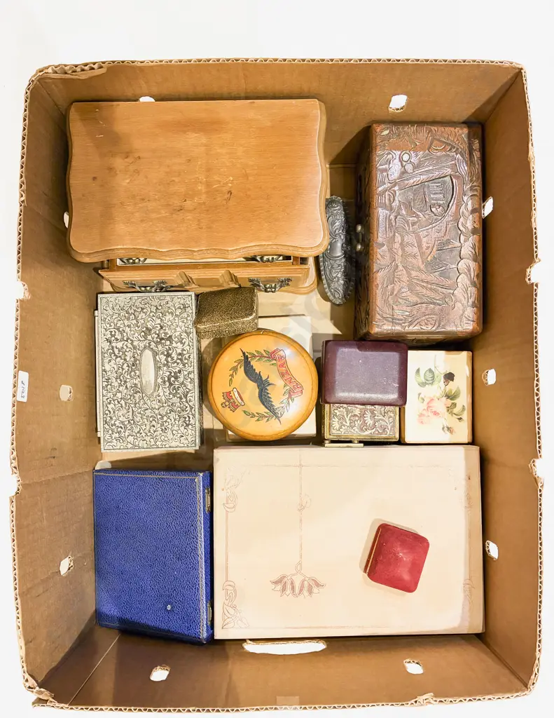 Qty of Assorted Jewellery & Trinket Boxes Image 1++