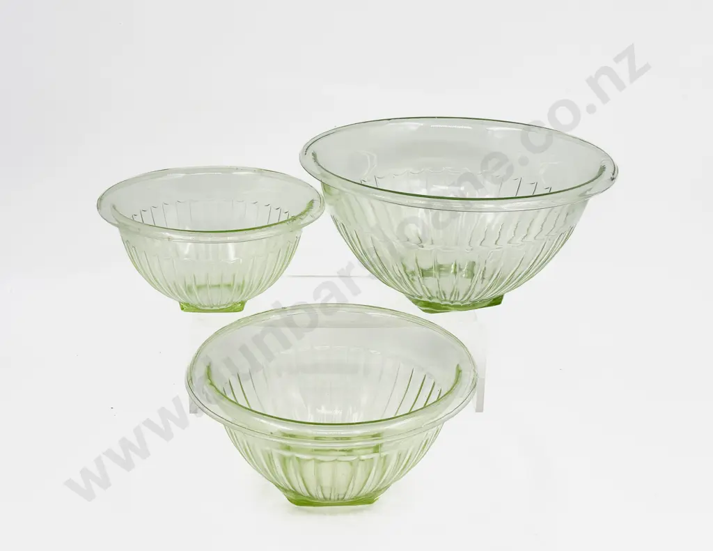 Graduated Set of Three Pressed Glass Mixing Bowls Image 1++