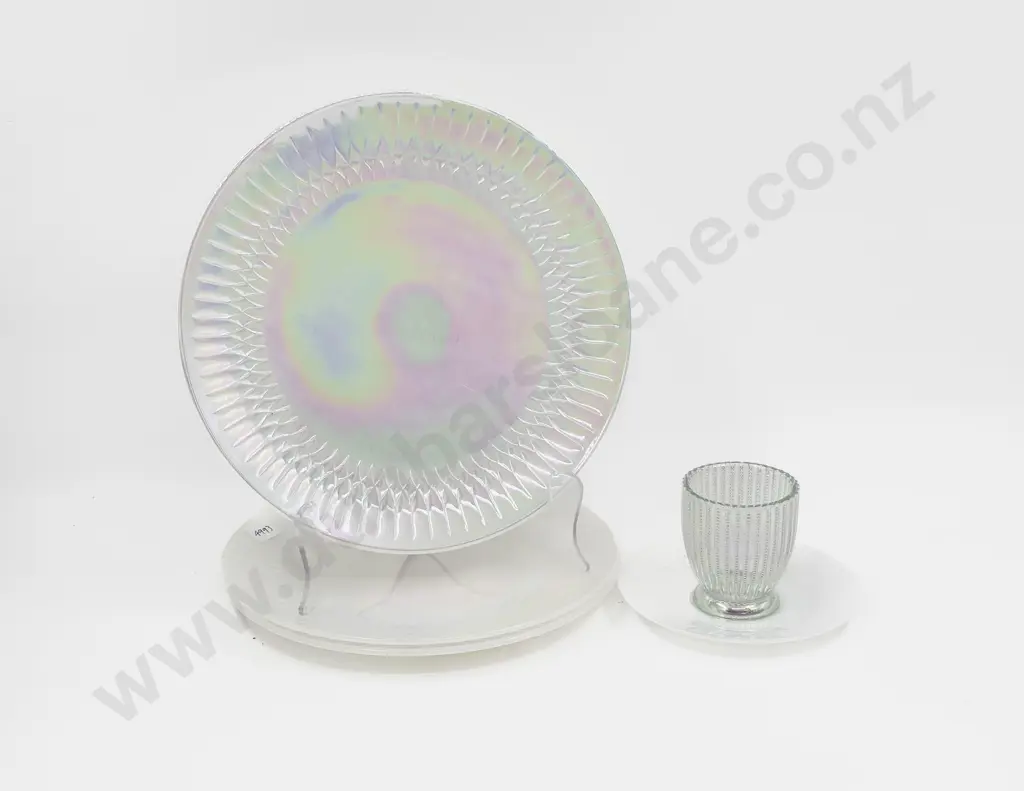 Five Pieces of Assorted Lustre Glass Image 1++