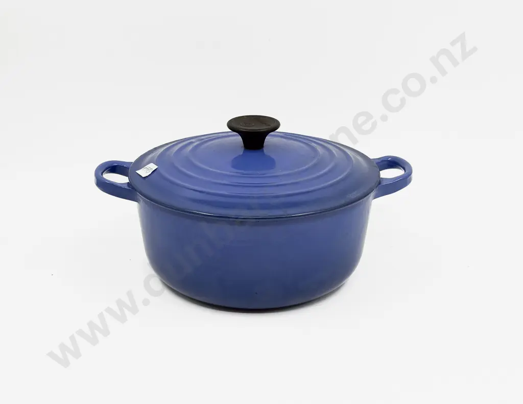 Le Crueset Cast Iron Lidded Casserole Image 1++