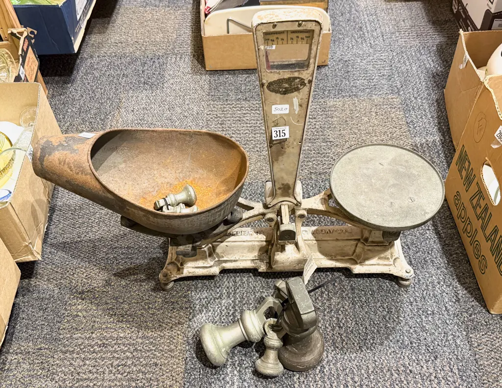 Vintage Avery Balance Scale with Assorted Bell Weights Image 1++