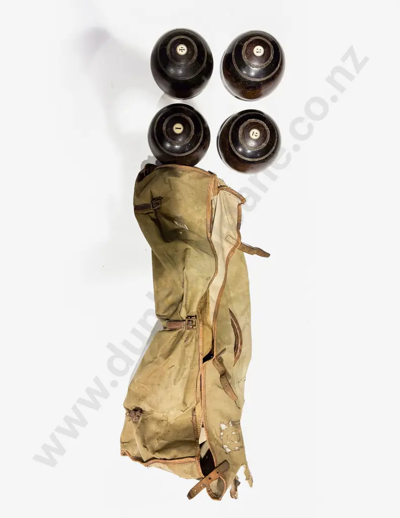 Set of Four Lawn Bowls with Assorted Accessories Image 1++