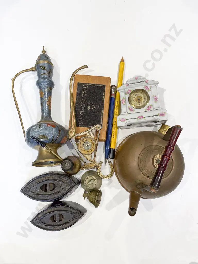 Box Qty of Assorted Metal Ware etc Image 1++