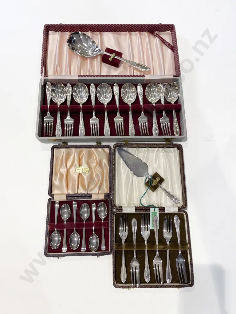 Qty of Assorted Boxed Cutlery Image 1++
