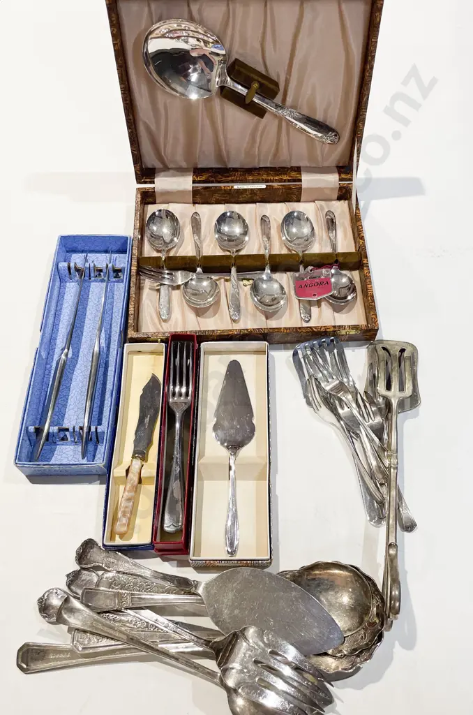 Qty of Assorted S/P Cutlery Image 1++