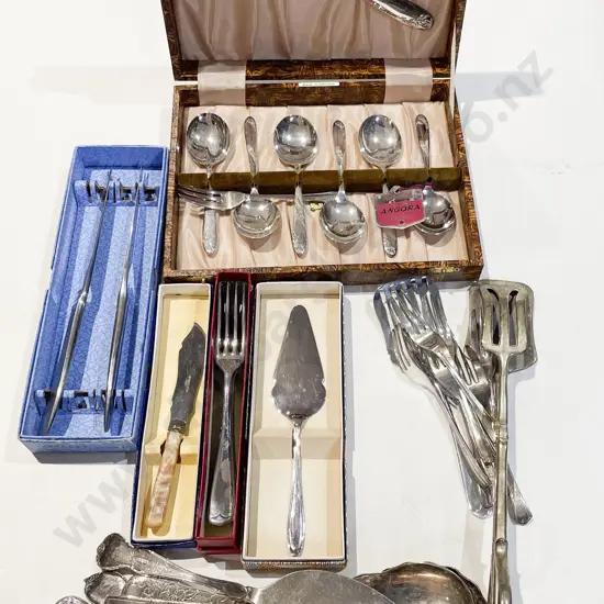 Qty of Assorted S/P Cutlery
