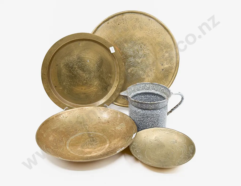 Qty of Assorted Brass Ware together with Enamel Jug Image 1++