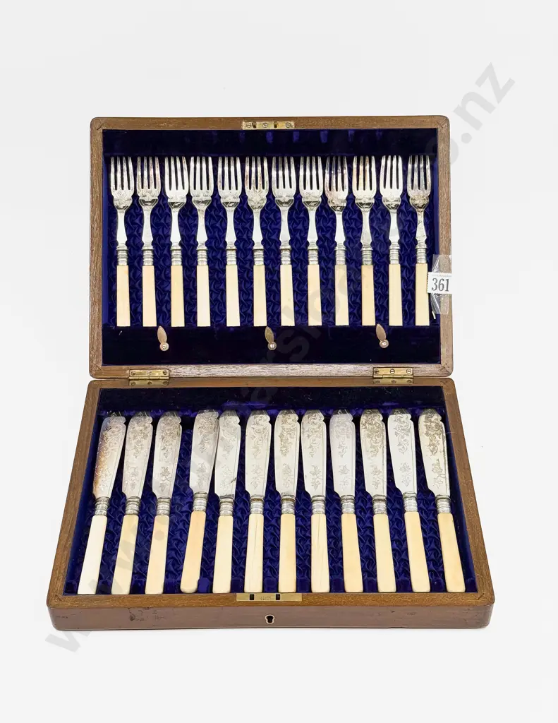 Canteen of Bone Handled Fish Knives & Forks Image 1++