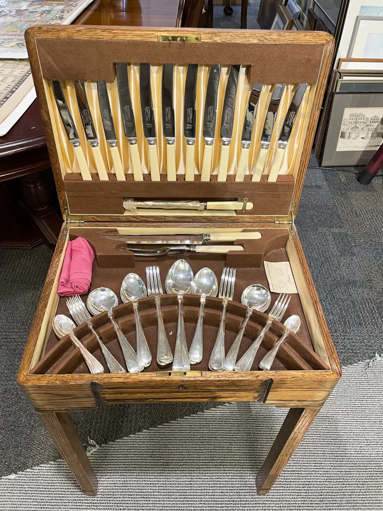 Romney 53 Pce Oak Cutlery Cabinet Set incl Bone Handled Knives & Carving Set Image 1++