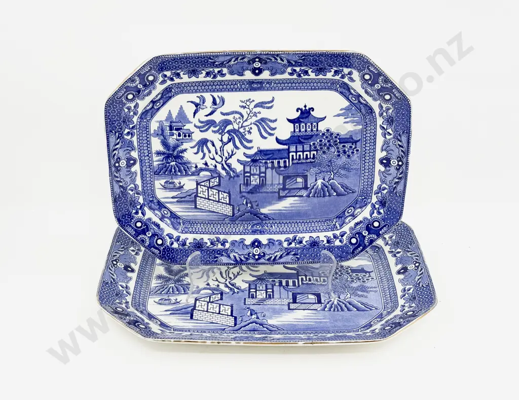 Graduated Pair of Willow Pattern Ashets Image 1++