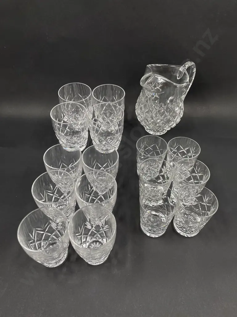 Qty of Assorted Crystal Image 1++