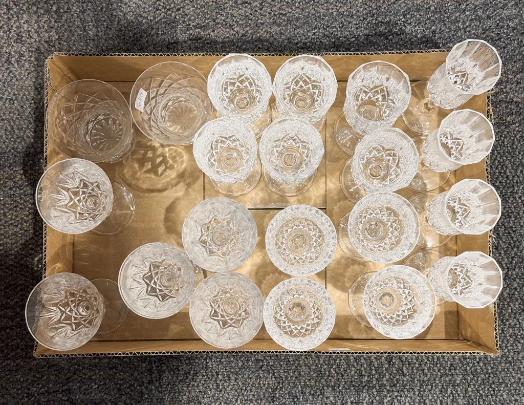 Box of Assorted Crystal & Glassware Image 1++