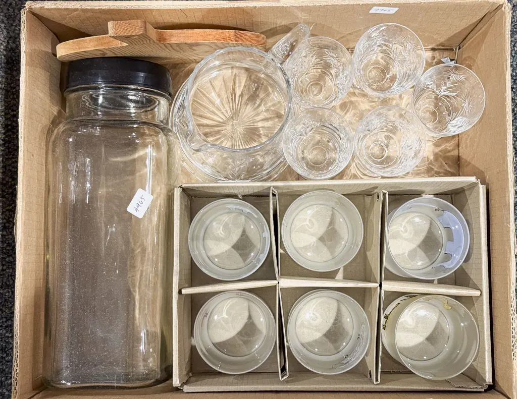 Box of Assorted Glass Ware etc Image 1++