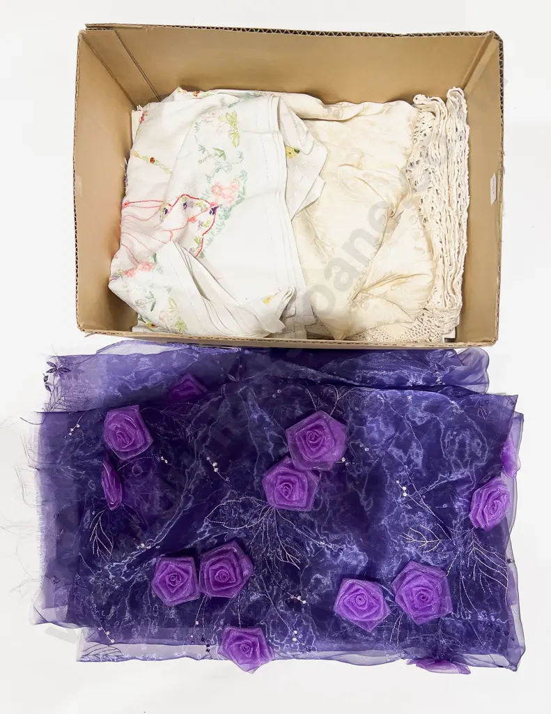 Box Qty of Assorted Vintage Table Linen etc Image 1++
