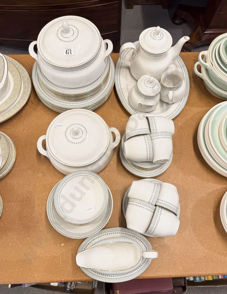 RD "Berkshire" Pattern Part Dinner Set Image 1++