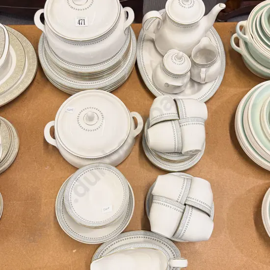 RD "Berkshire" Pattern Part Dinner Set