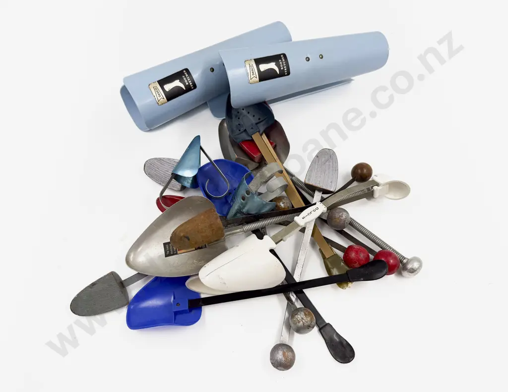 Qty of Assorted Boot Stretchers & Shoe Trees Image 1++