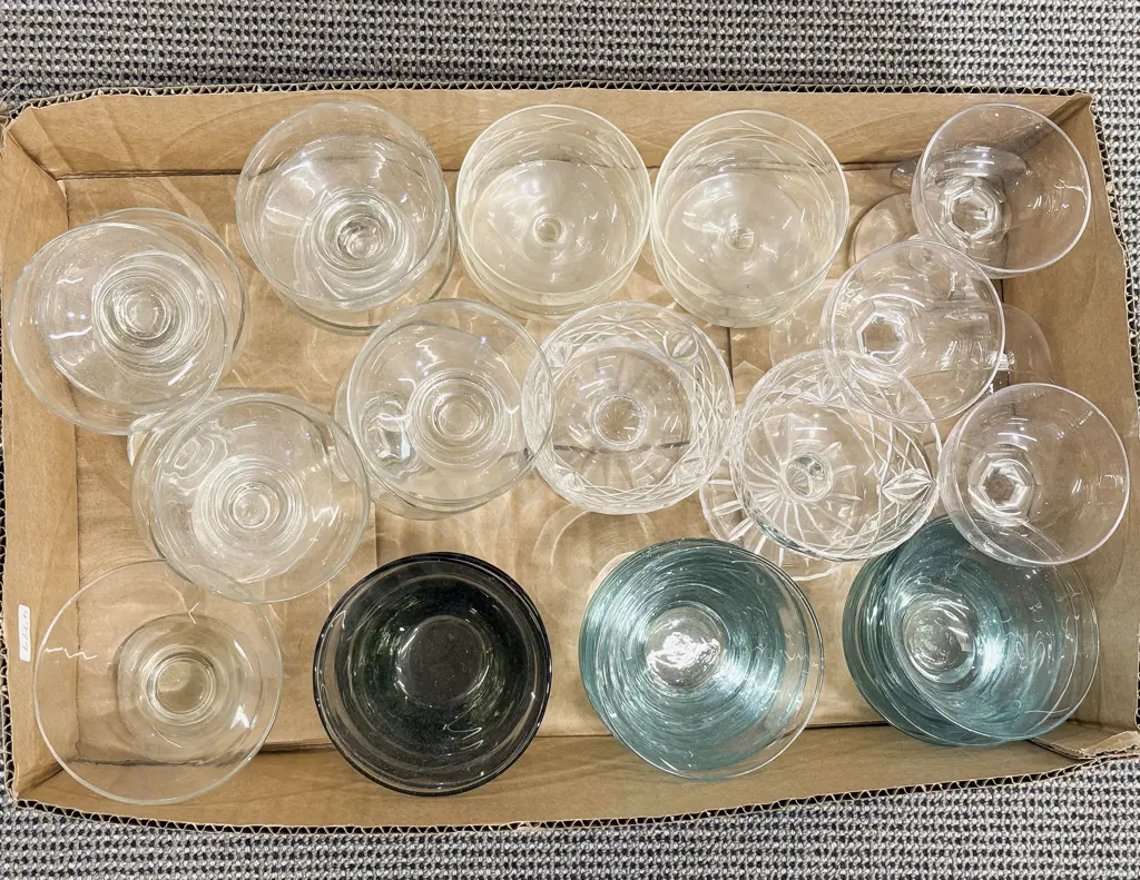 Qty of Assorted Crystal & Glassware Image 1++